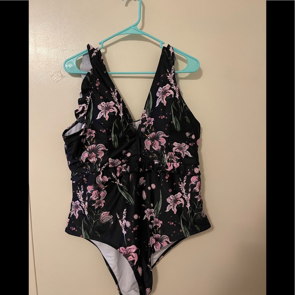 Plus floral bathing suit